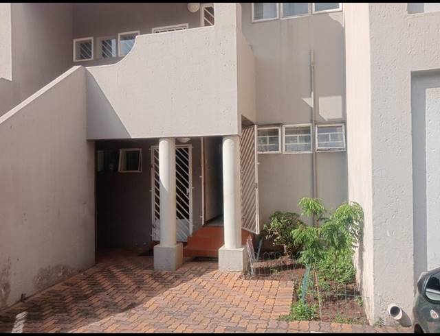 2 BEDROOM TOWNHOUSE FOR SALE IN OAKDENE